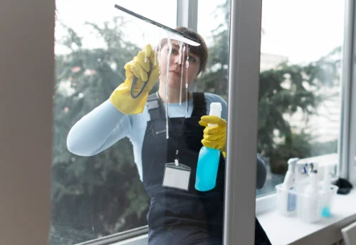 Nettoyage de vitres intérieures et extérieures à Sempigny